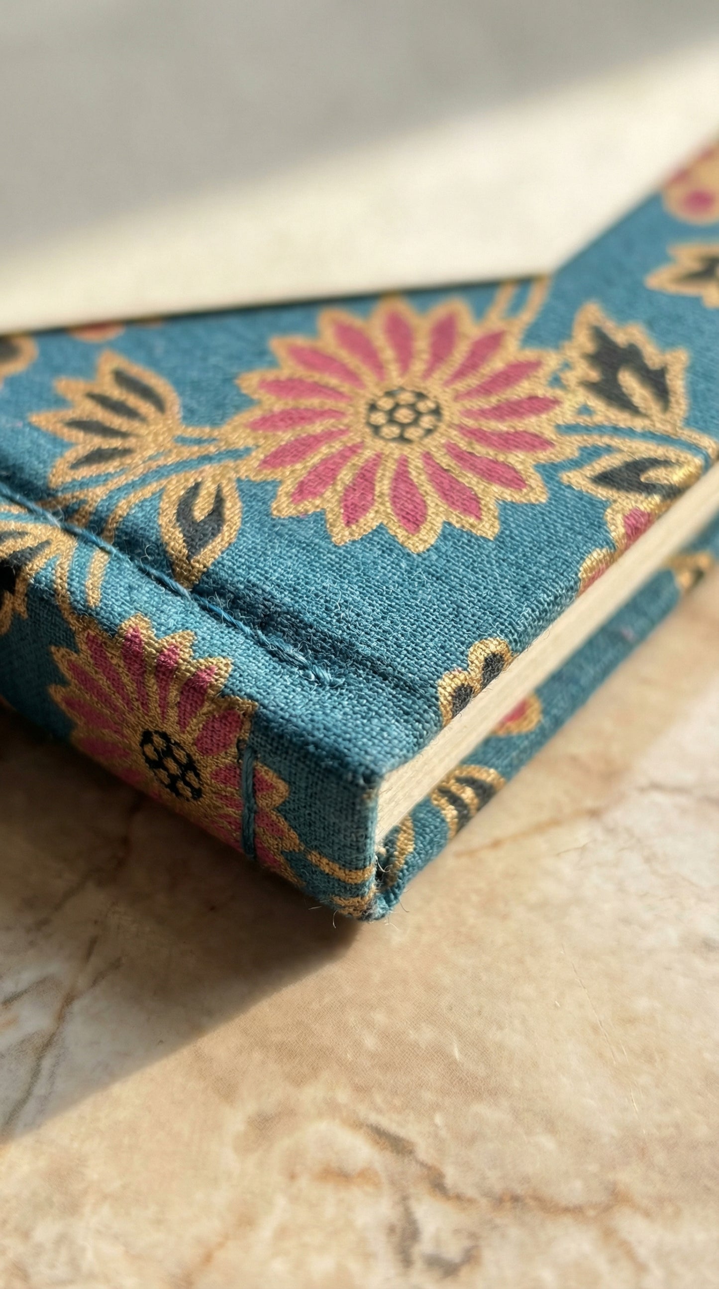 हार्ड बाउंड हस्तनिर्मित डायरी